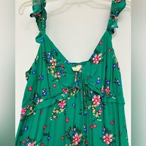 NWT. Long lightweight floral dress. Sz XL. Scalloped sleeveless by Kingston Grey